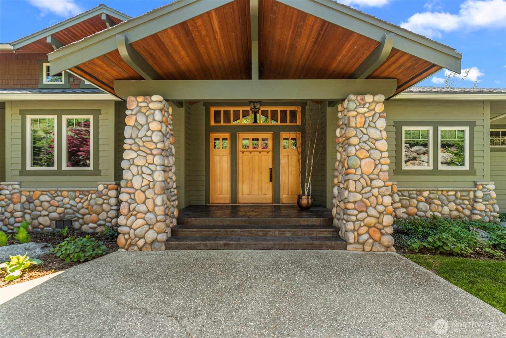 10665 North Road Property Photo 4