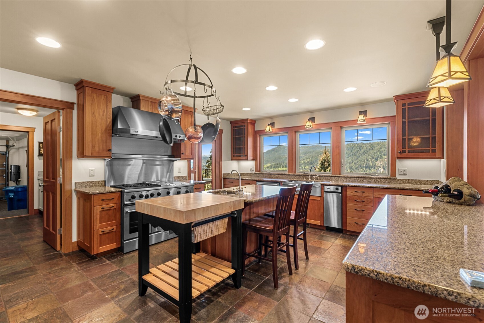 10665 North Road Property Photo 9