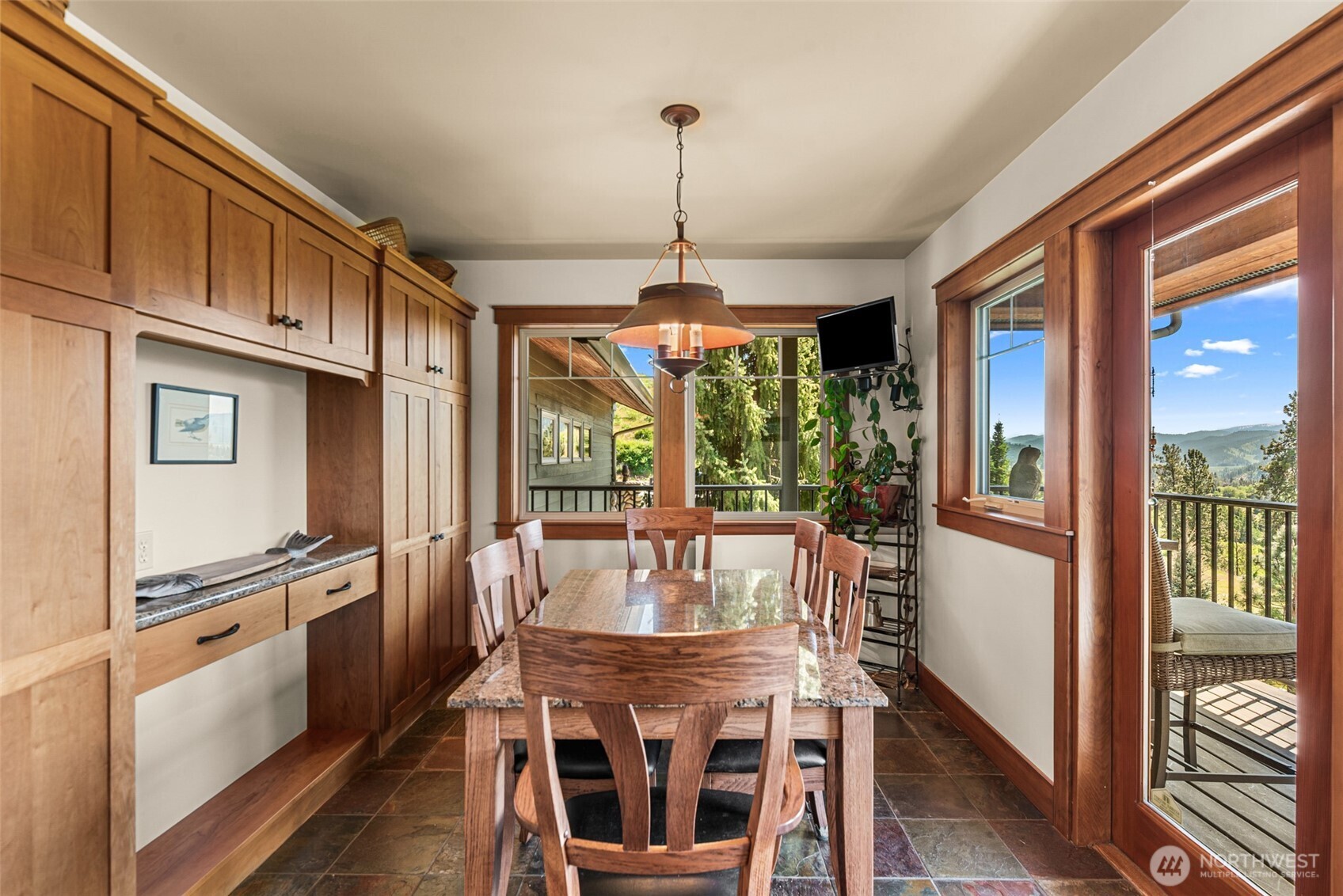 10665 North Road Property Photo 12