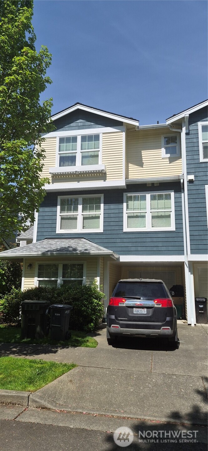 6825 Holly Park Drive Property Photo 2