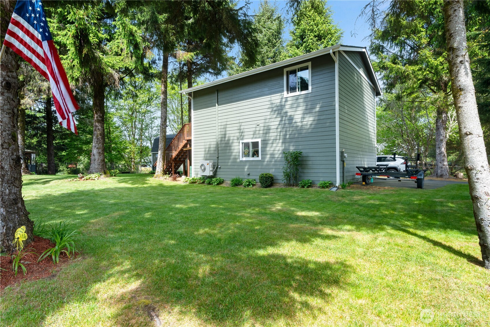 745 Albion Avenue Property Photo 25