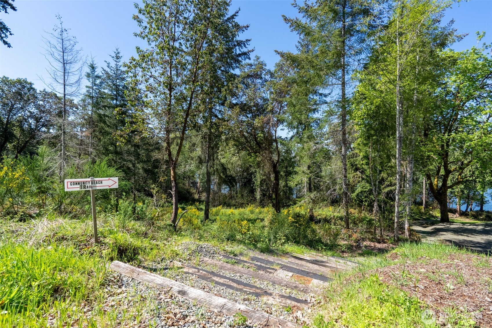 410 E Lone Fir Drive Property Photo 10