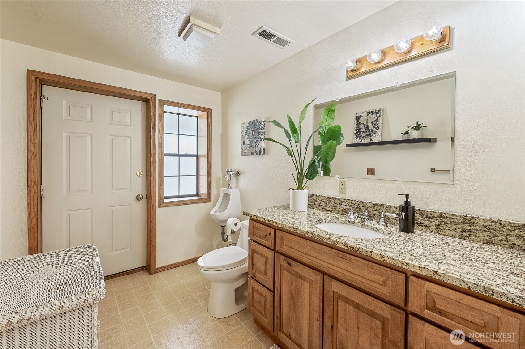 9656 North Road Property Photo 27