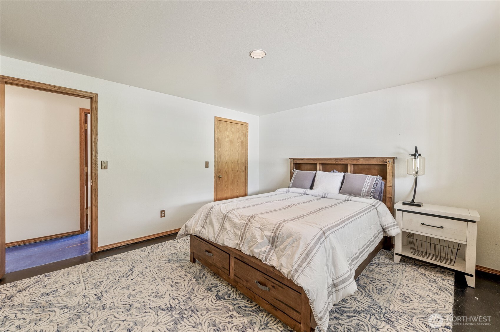 9656 North Road Property Photo 28