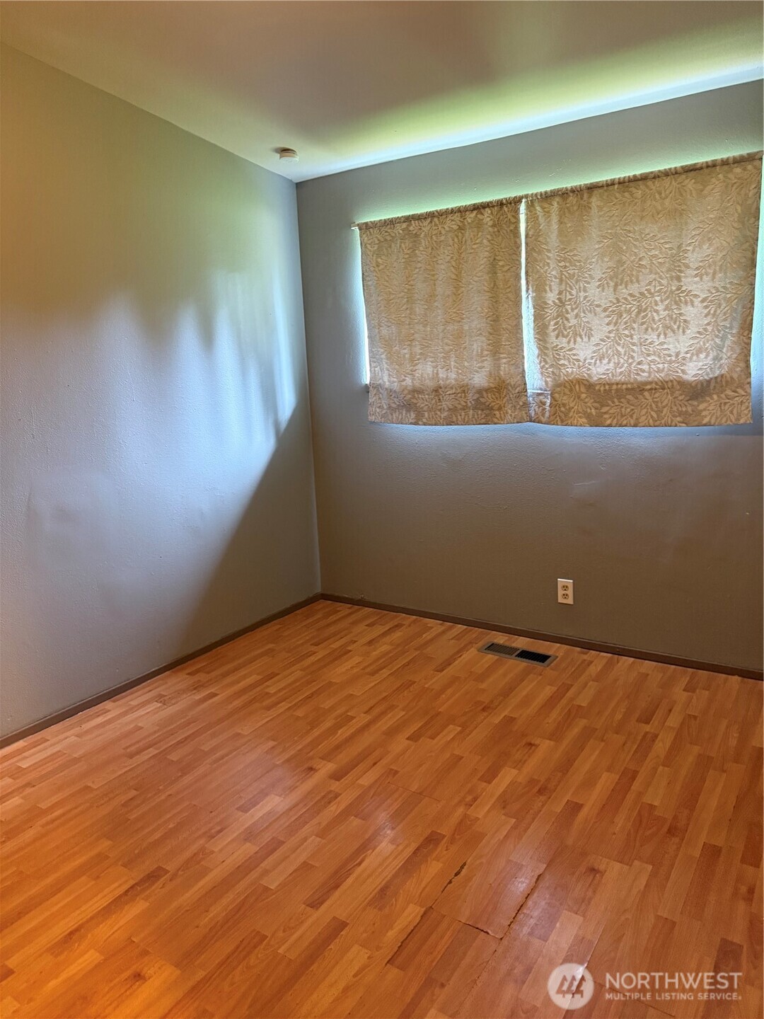 9804 S 252nd Street Property Photo 11