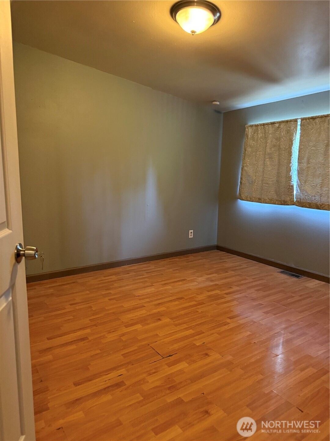 9804 S 252nd Street Property Photo 16