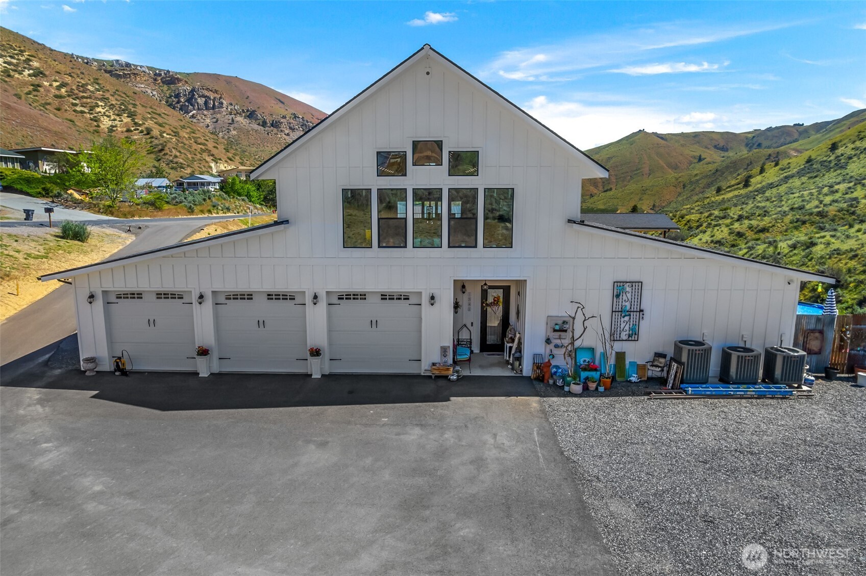 1541 Pitcher Canyon Road Property Photo 4