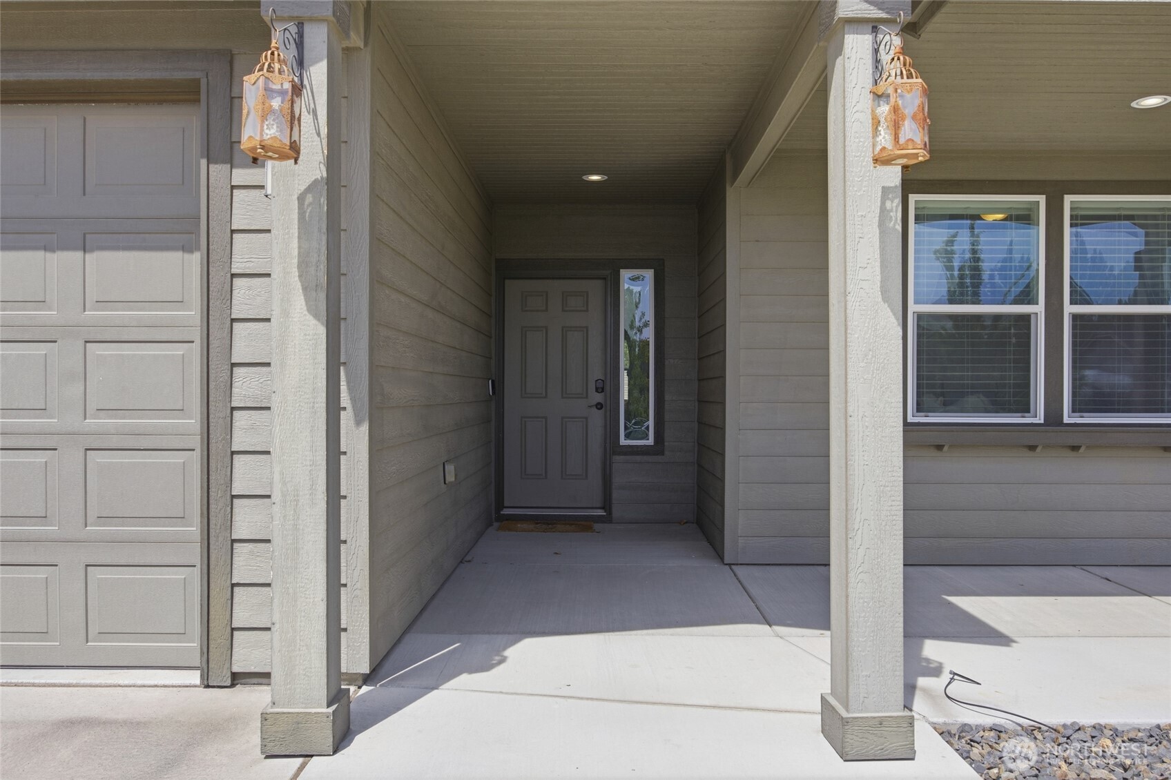 425 S Trillium Way Property Photo 4