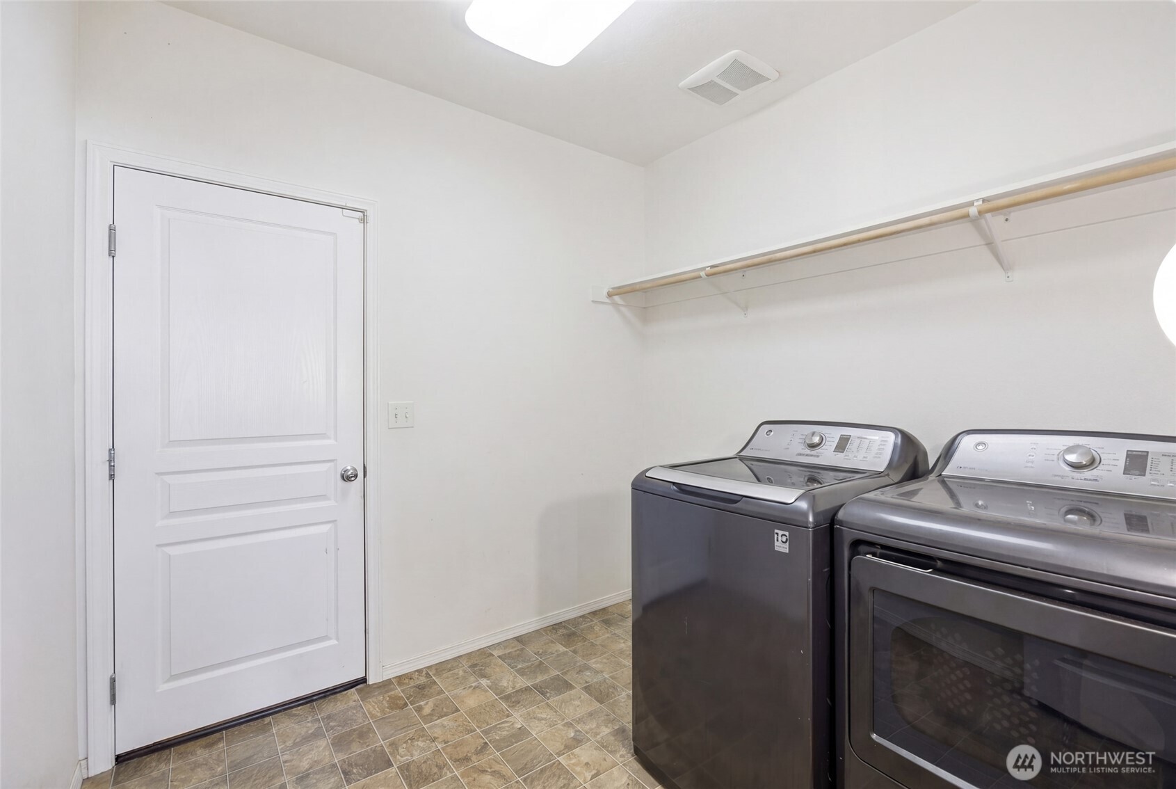 425 S Trillium Way Property Photo 16
