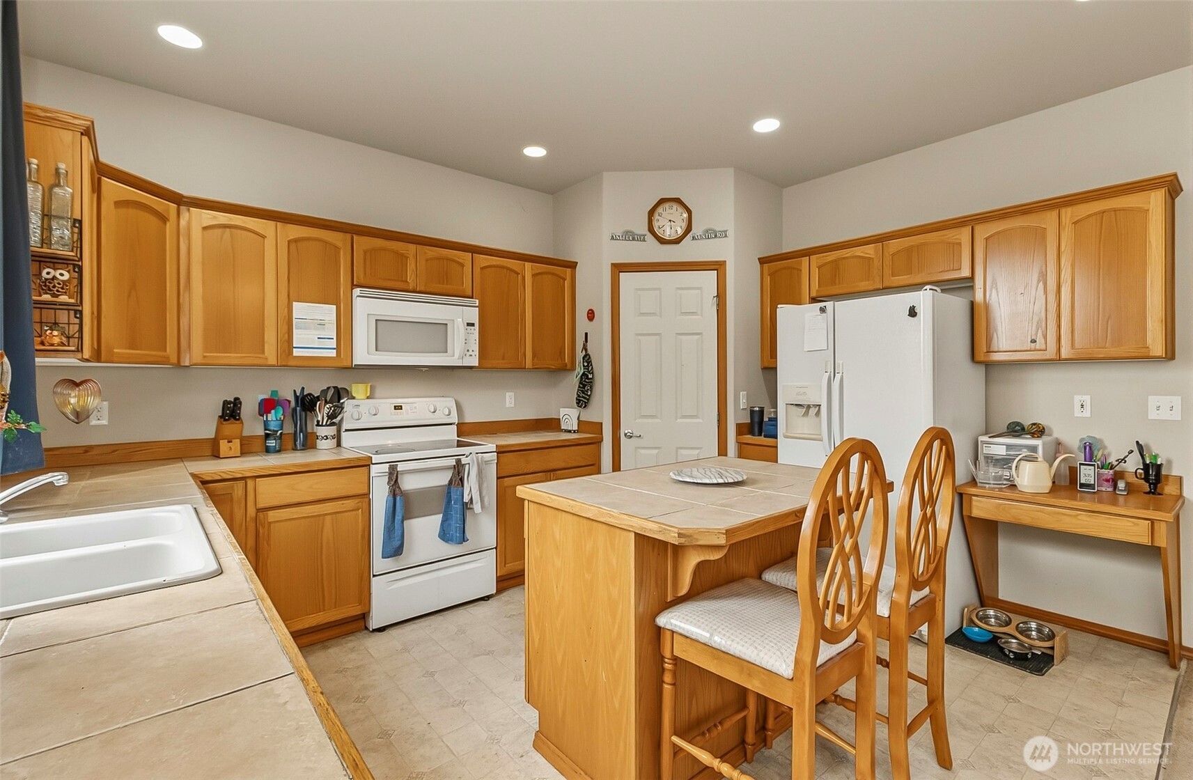 6822 38th Place Property Photo 7