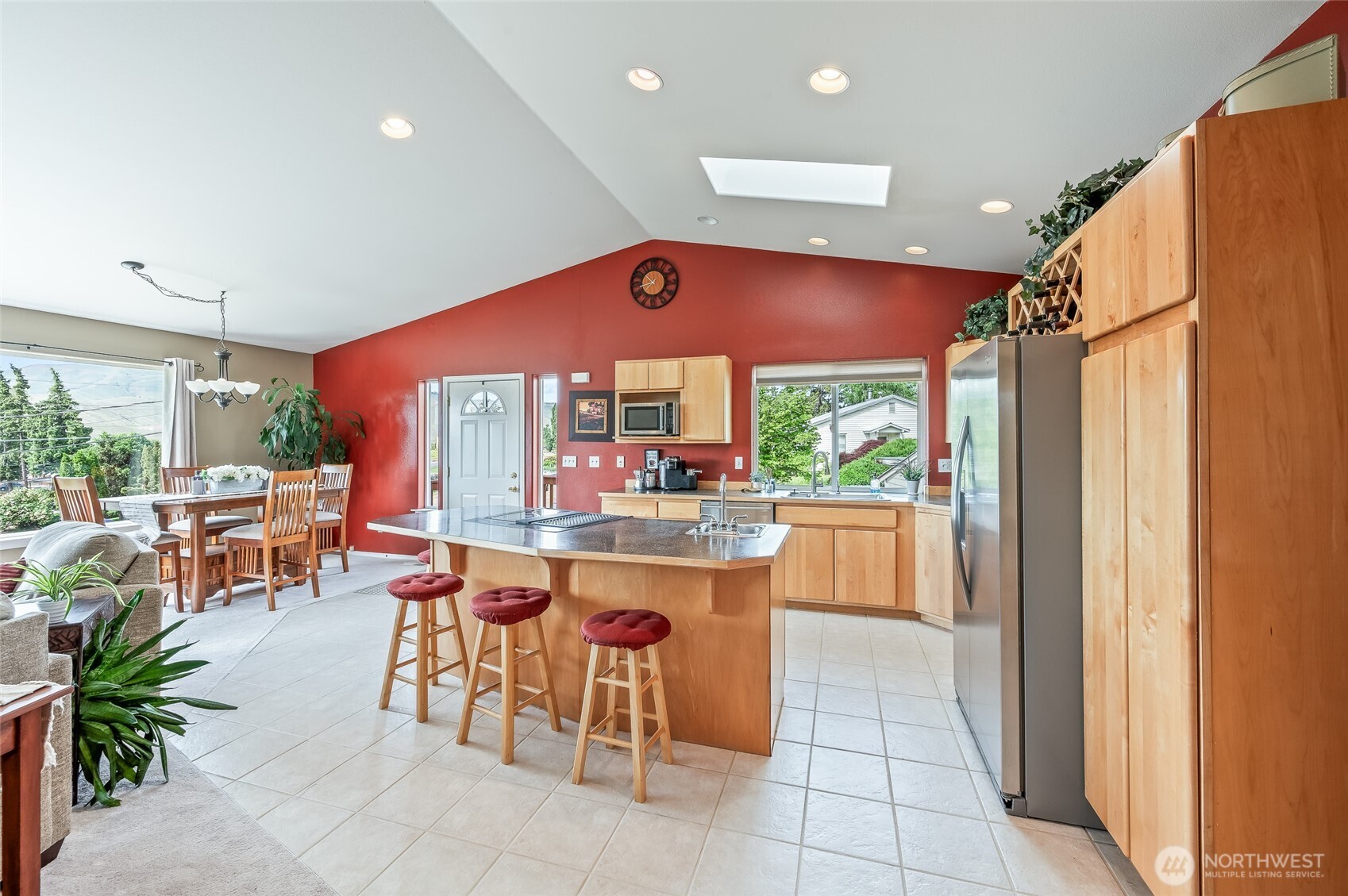 316 Easy Street Property Photo 7
