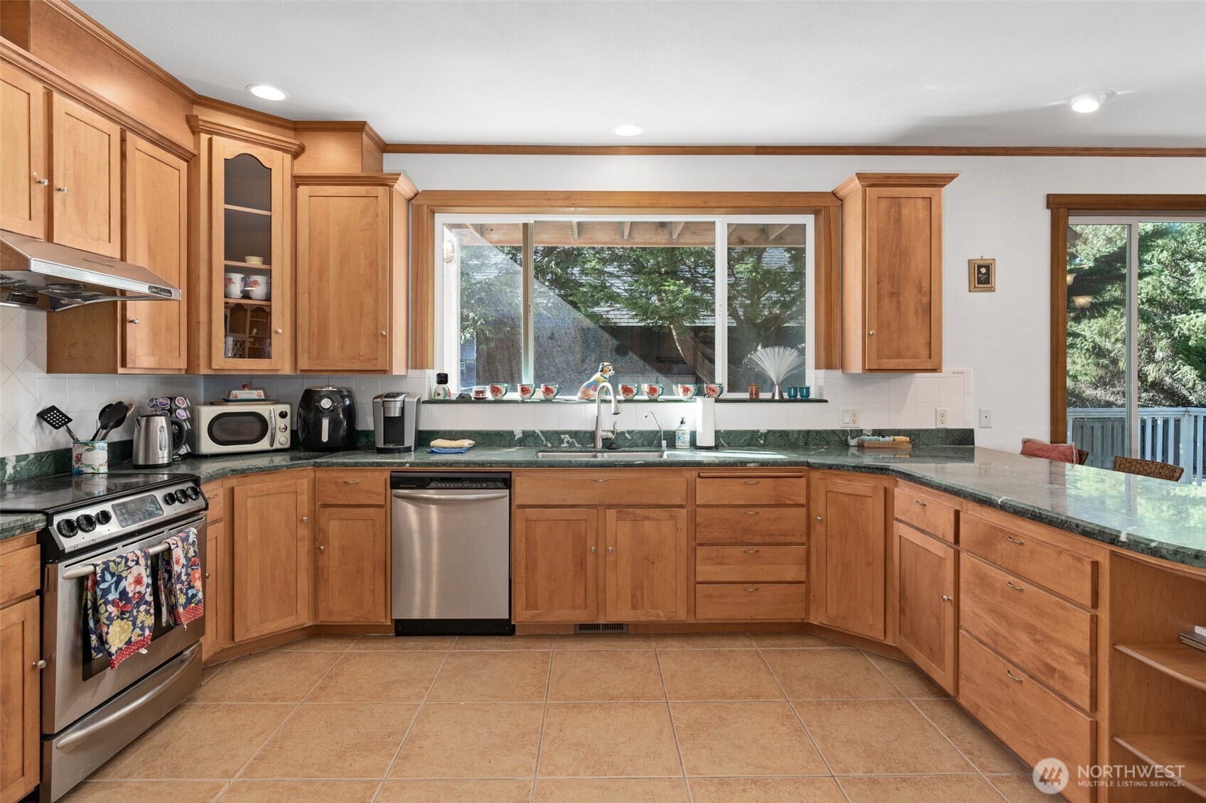 238 25th Street Property Photo 8