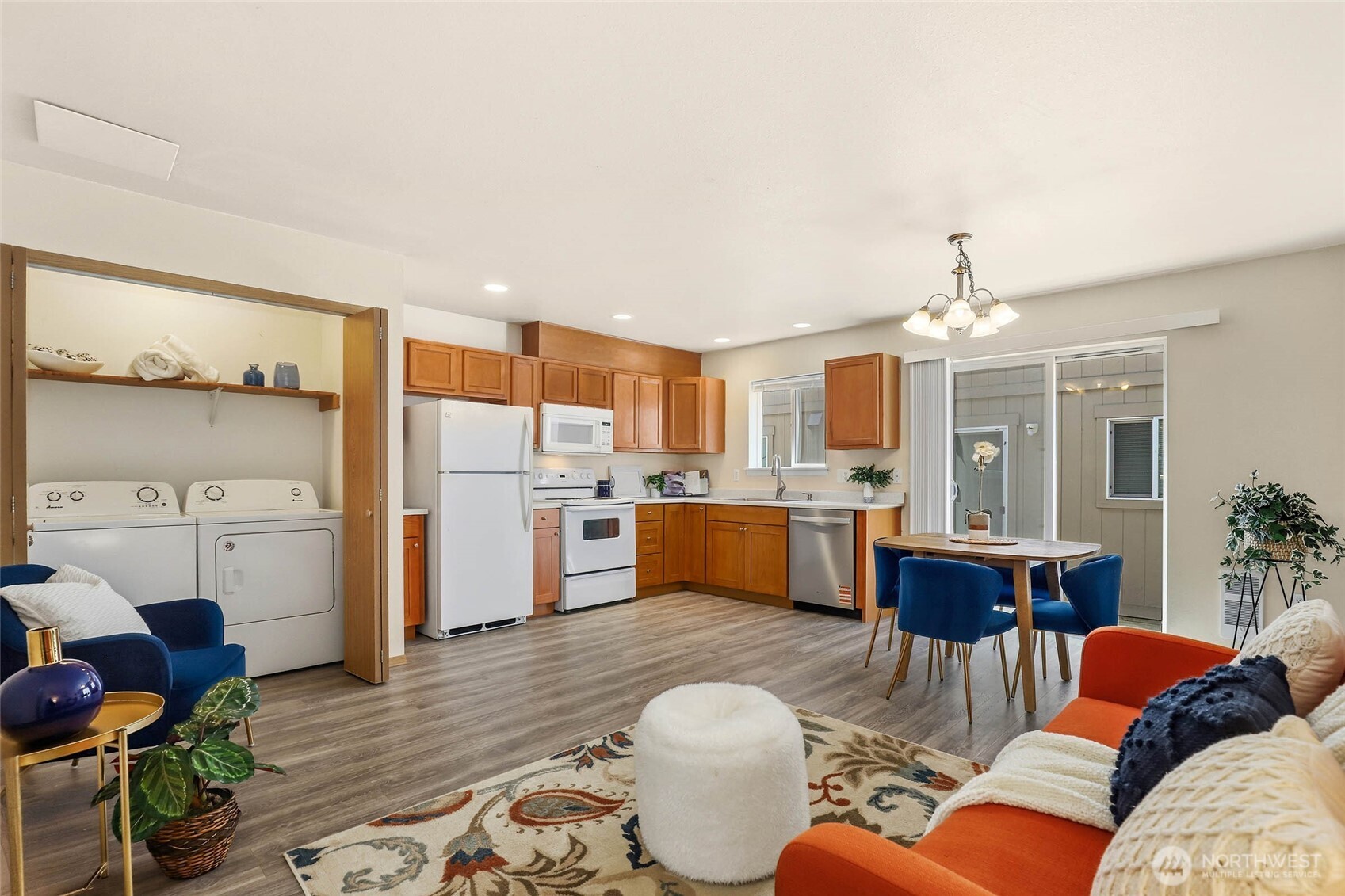 4552 S Puget Sound Avenue Property Photo 3