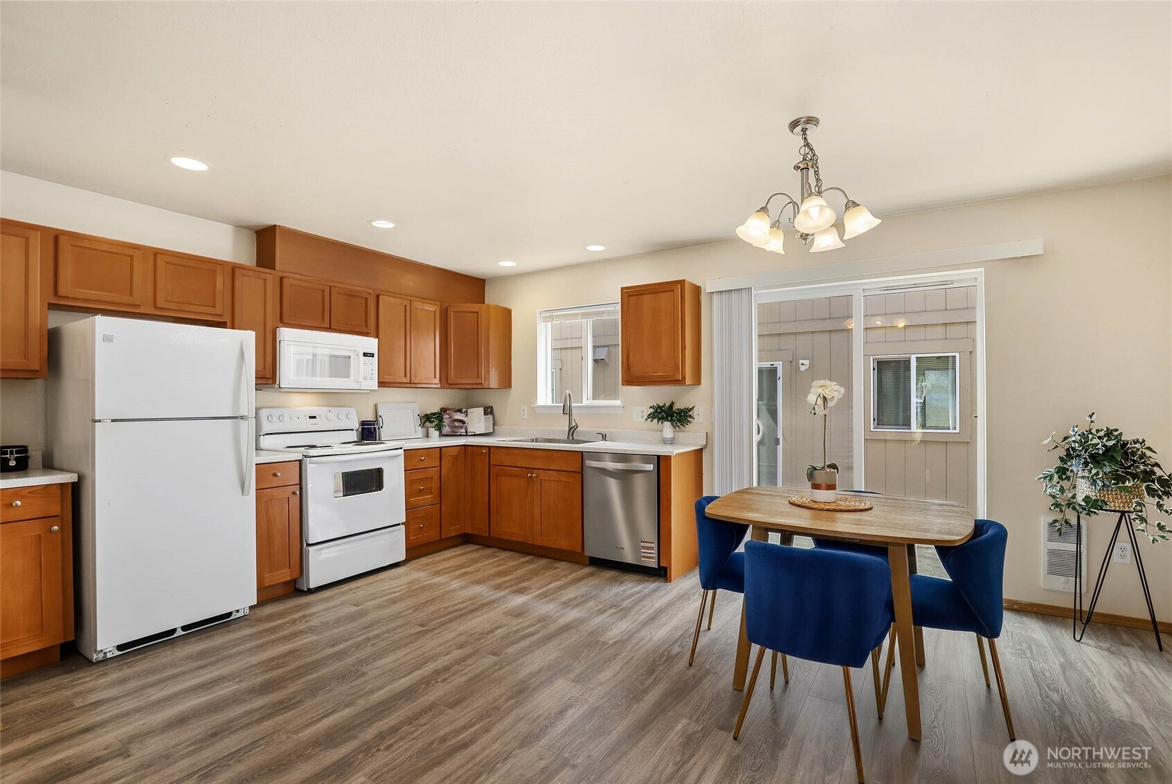 4552 S Puget Sound Avenue Property Photo 6