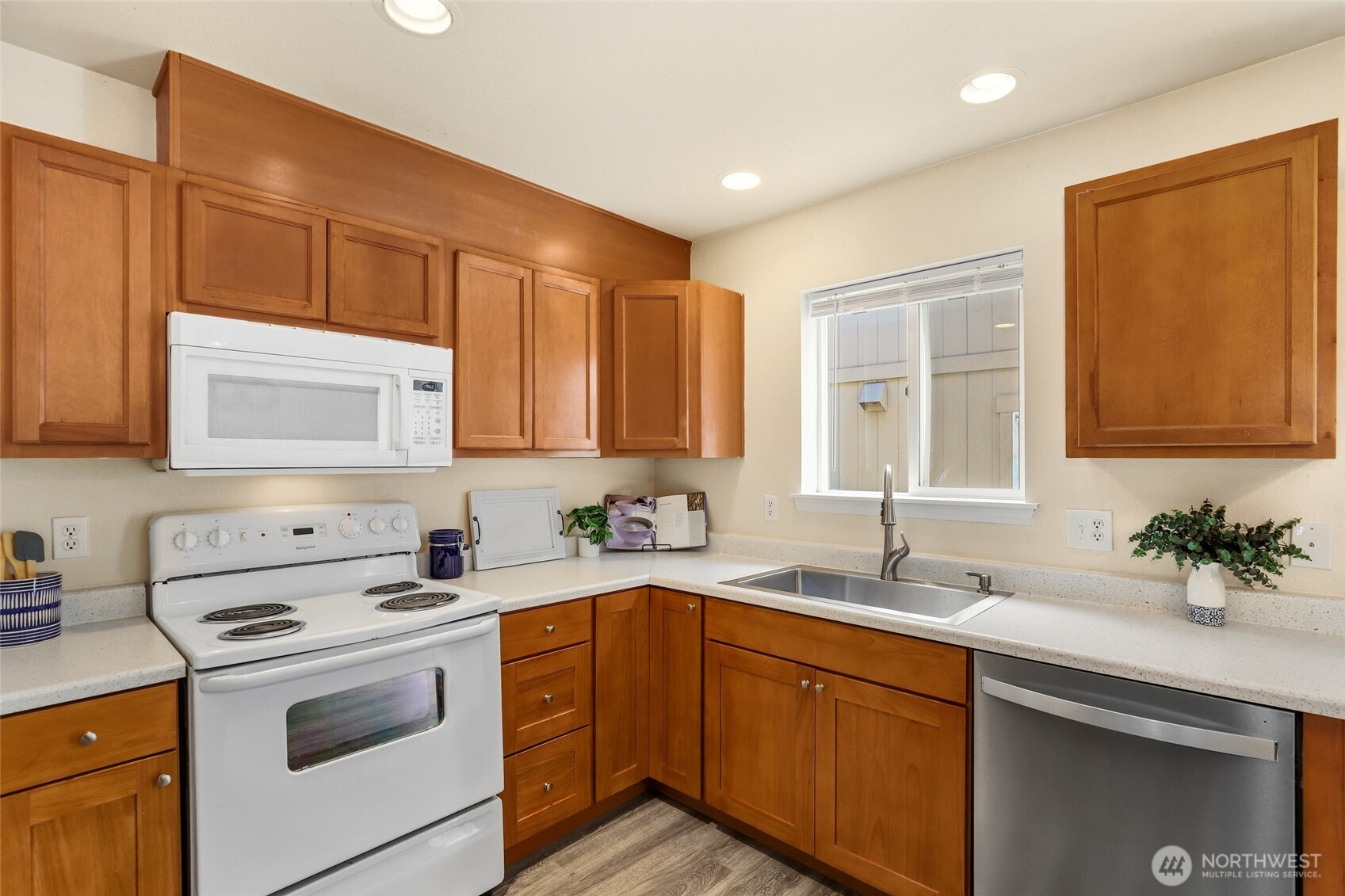 4552 S Puget Sound Avenue Property Photo 8