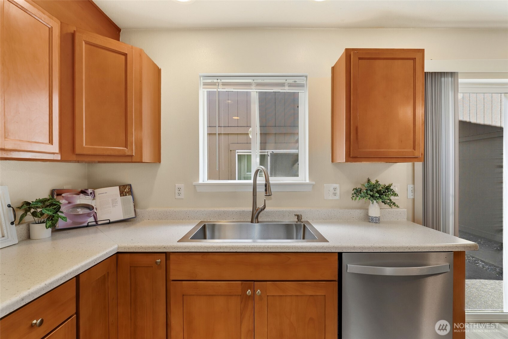 4552 S Puget Sound Avenue Property Photo 9