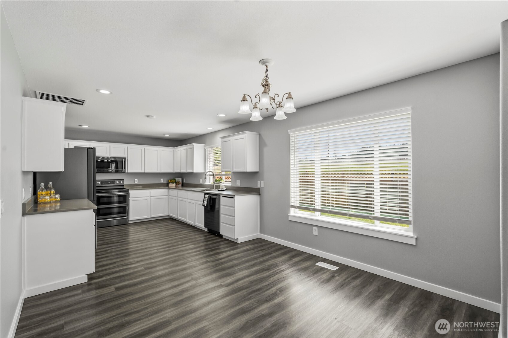 7249 Radius Loop Property Photo 7