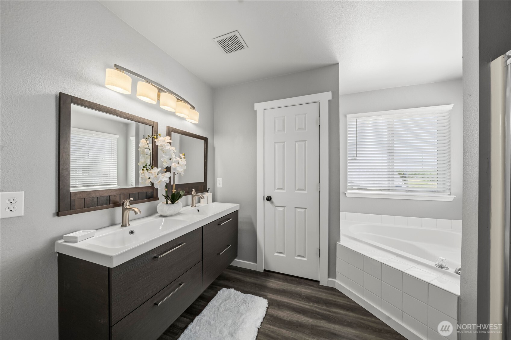 7249 Radius Loop Property Photo 18
