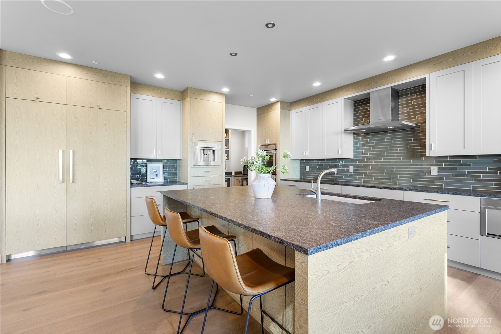 946 7th Court Property Photo 10