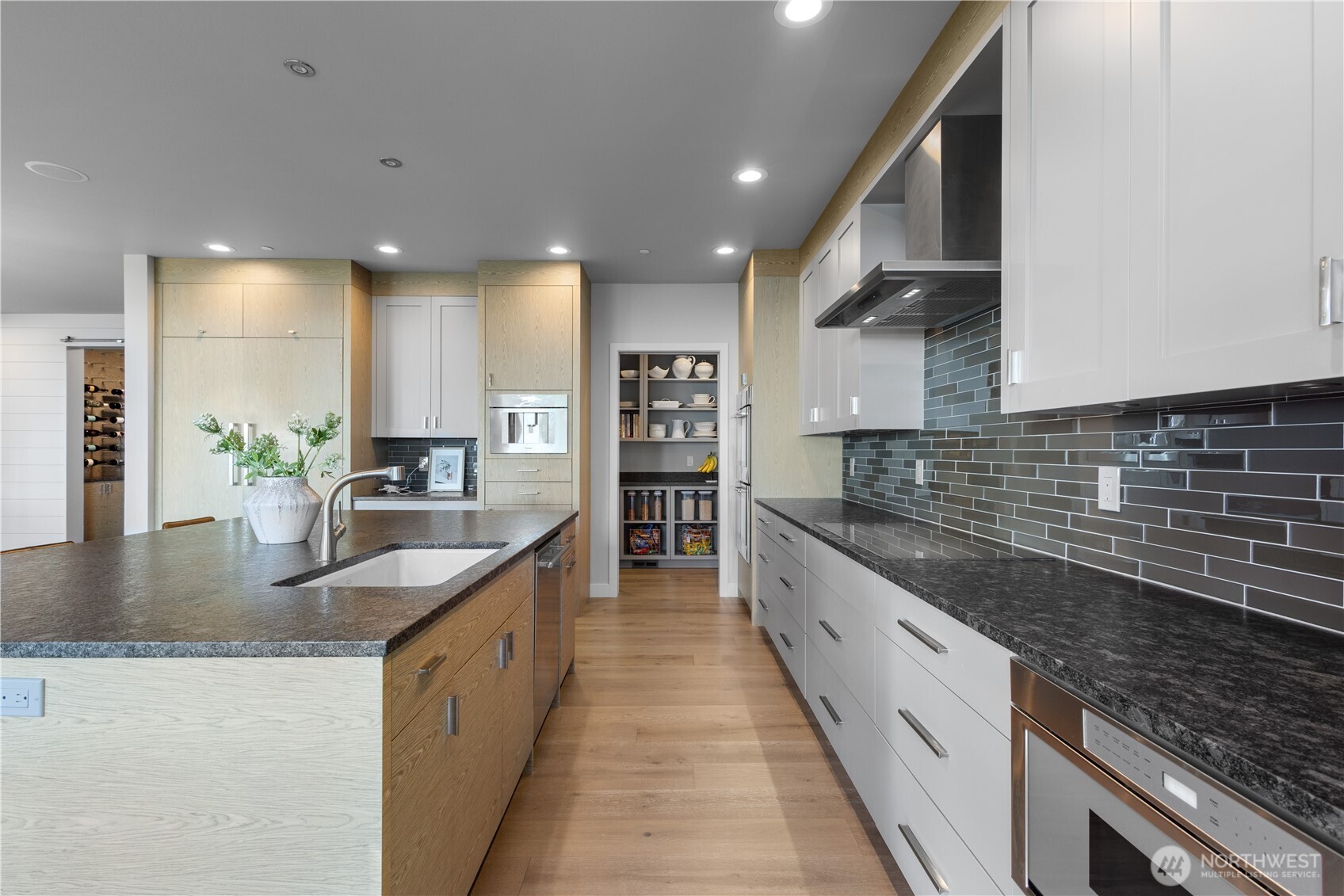 946 7th Court Property Photo 11