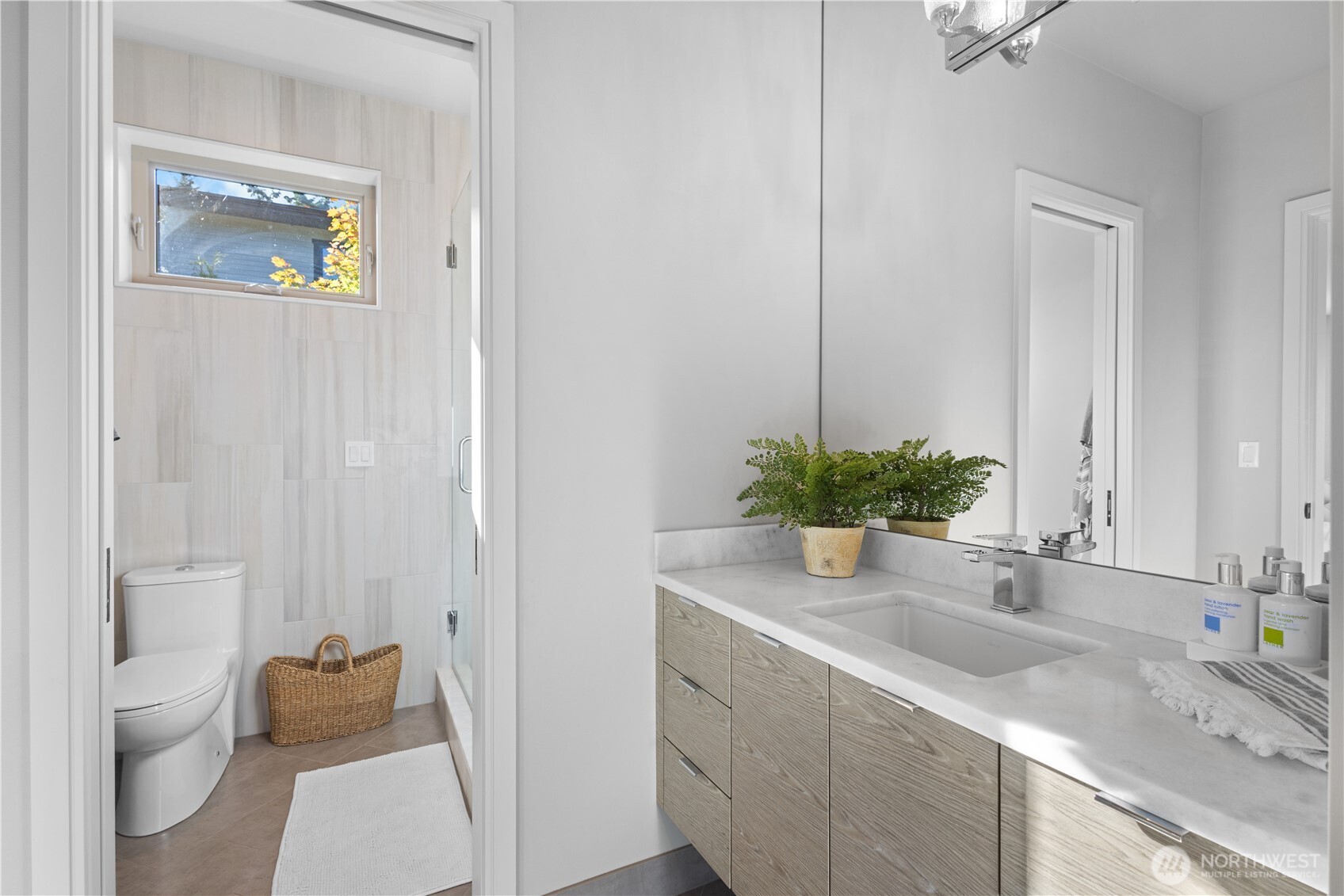 946 7th Court Property Photo 15