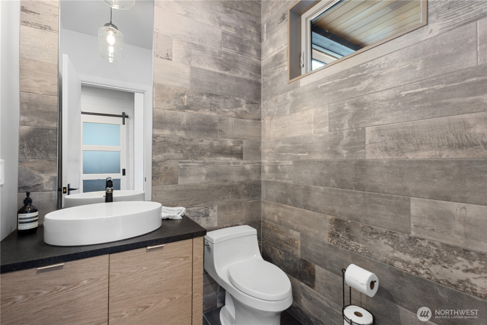 946 7th Court Property Photo 17