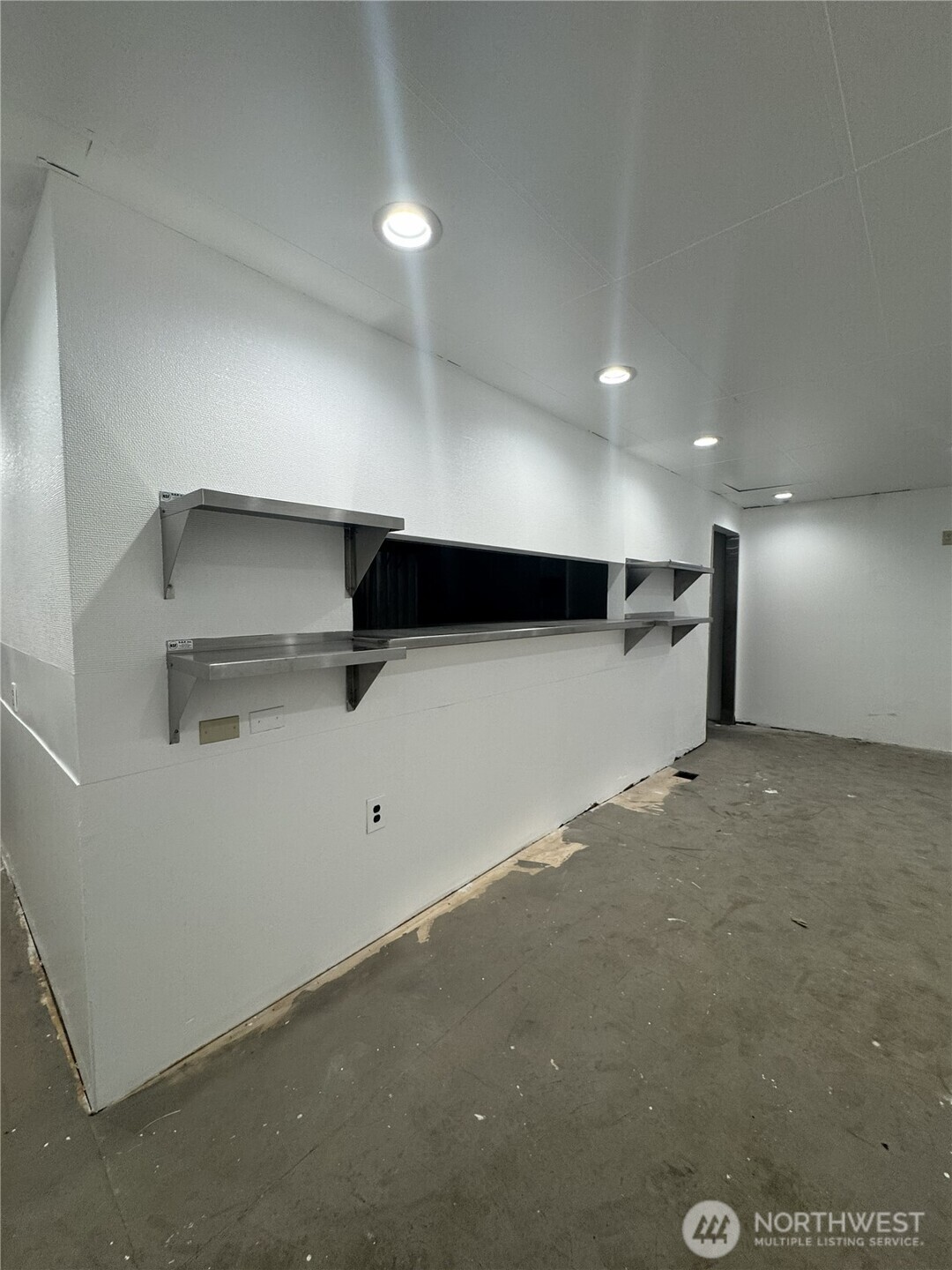 200 E 1st Street Property Photo 11