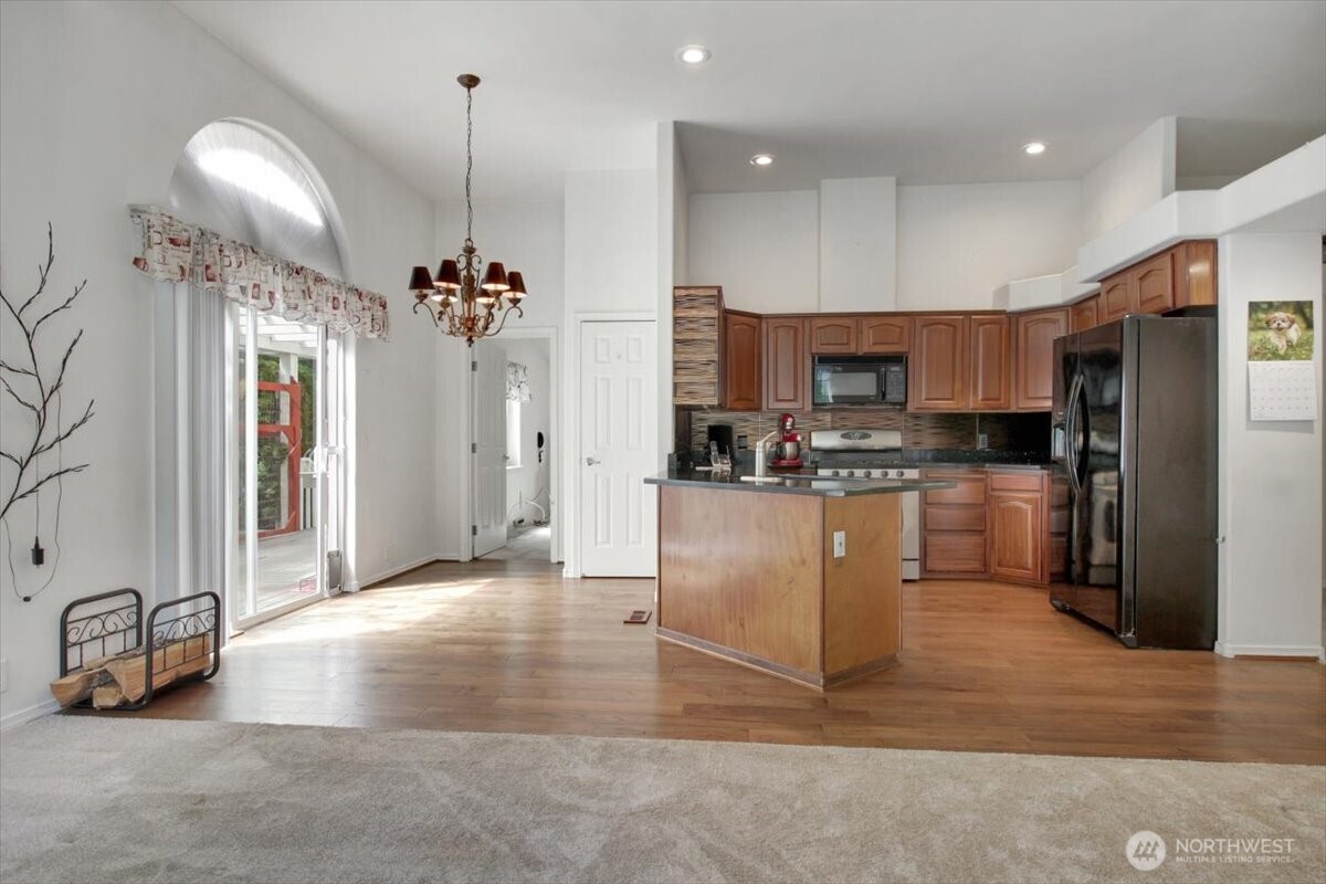21103 252nd Street Property Photo 8