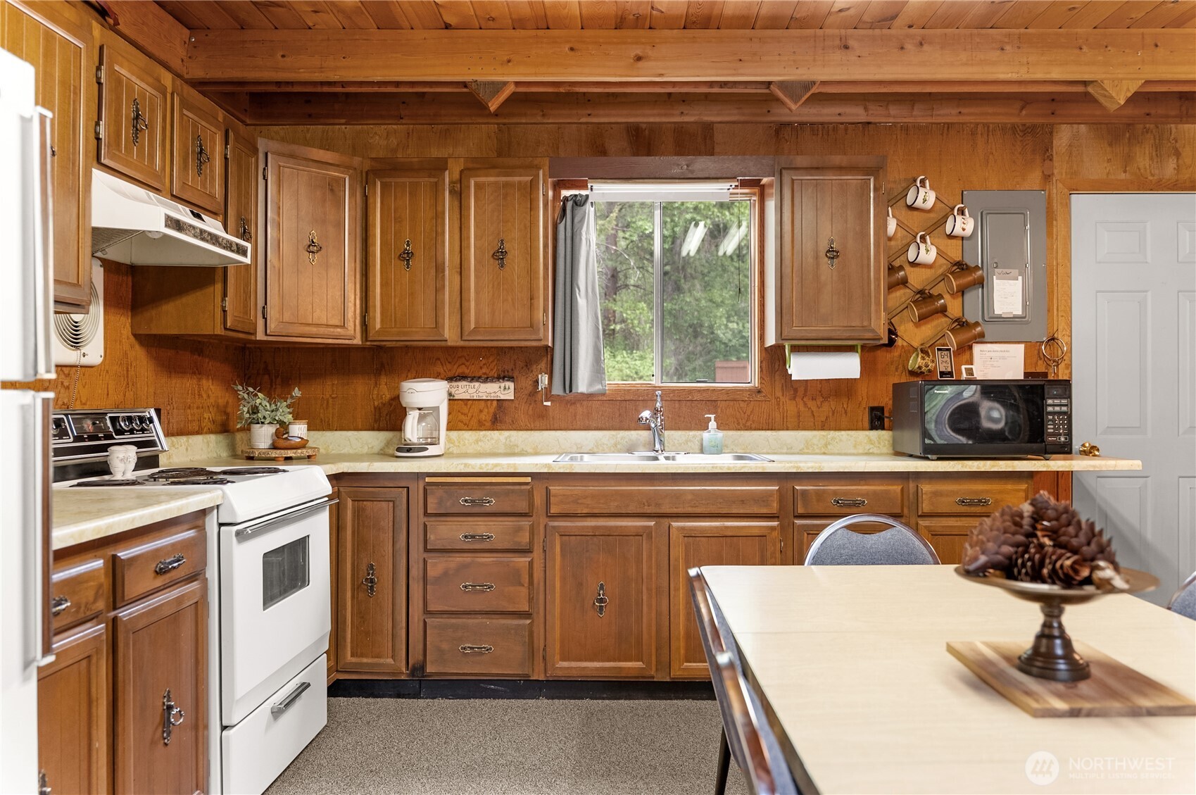 37 E Buttermilk Creek Road Property Photo 9