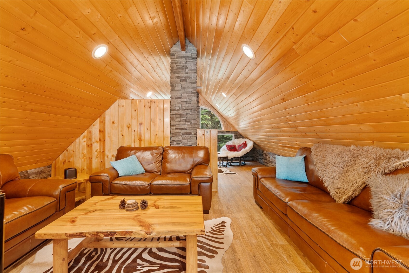 670 Yellowstone Property Photo 4