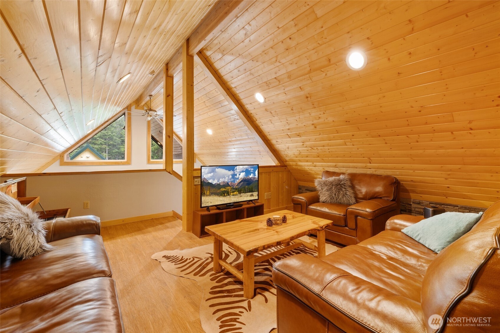 670 Yellowstone Property Photo 5