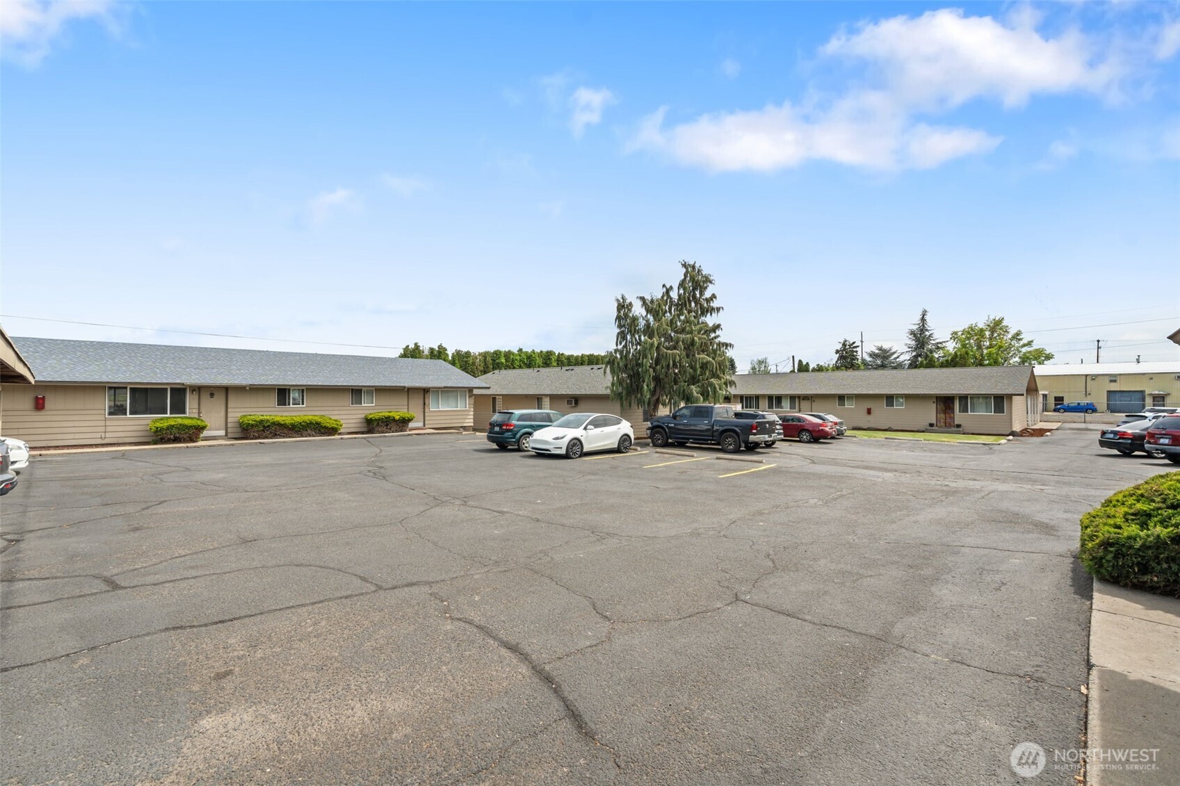 1011 S 1013, 1015 S 48th Avenue Property Photo 4