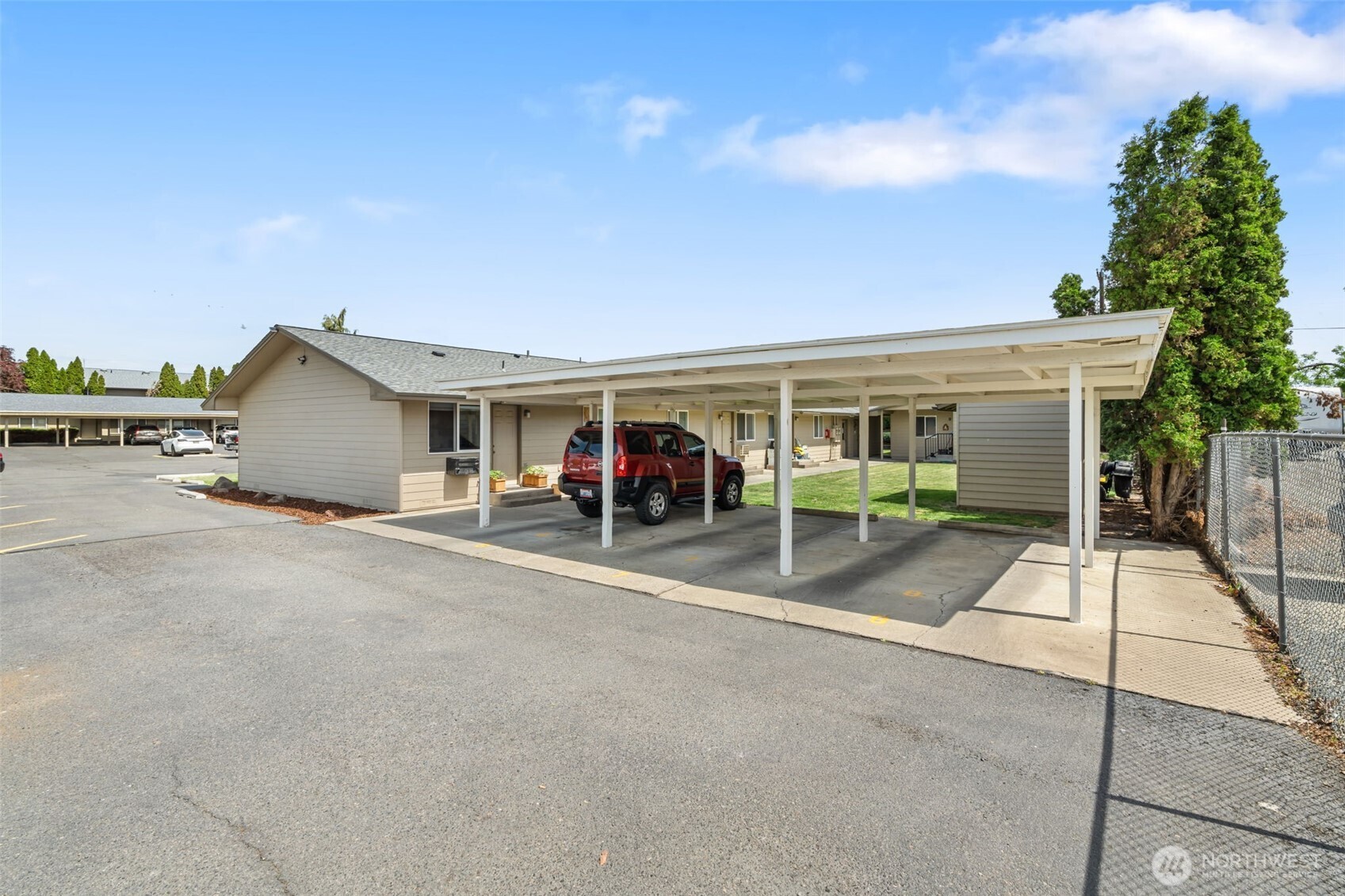 1011 S 1013, 1015 S 48th Avenue Property Photo 10