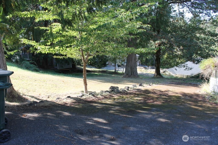2418 Crestridge Drive Property Photo 3