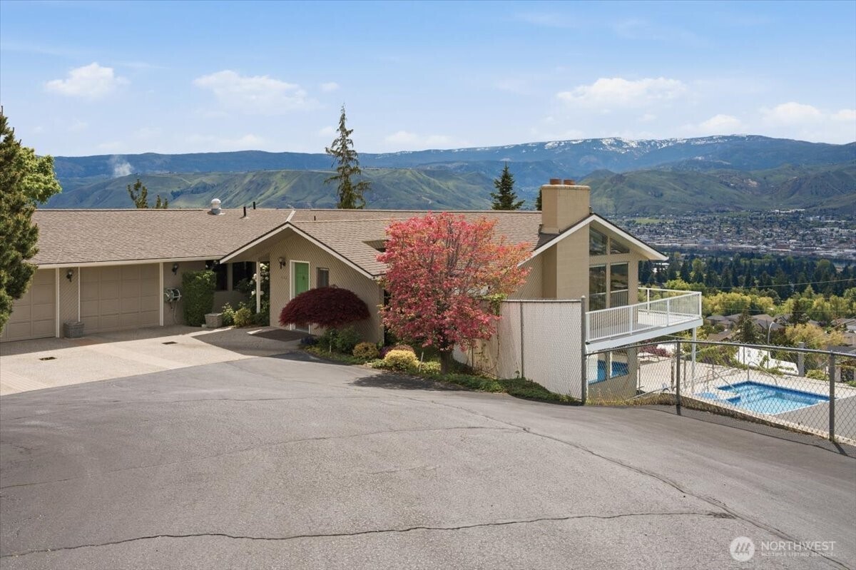 602 Daniels Drive Property Photo 3