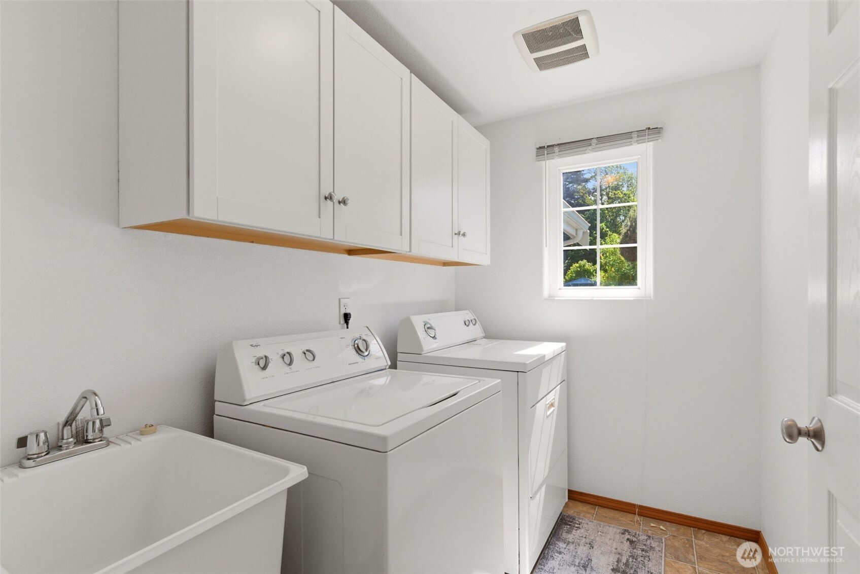 203 3rd Street Property Photo 32