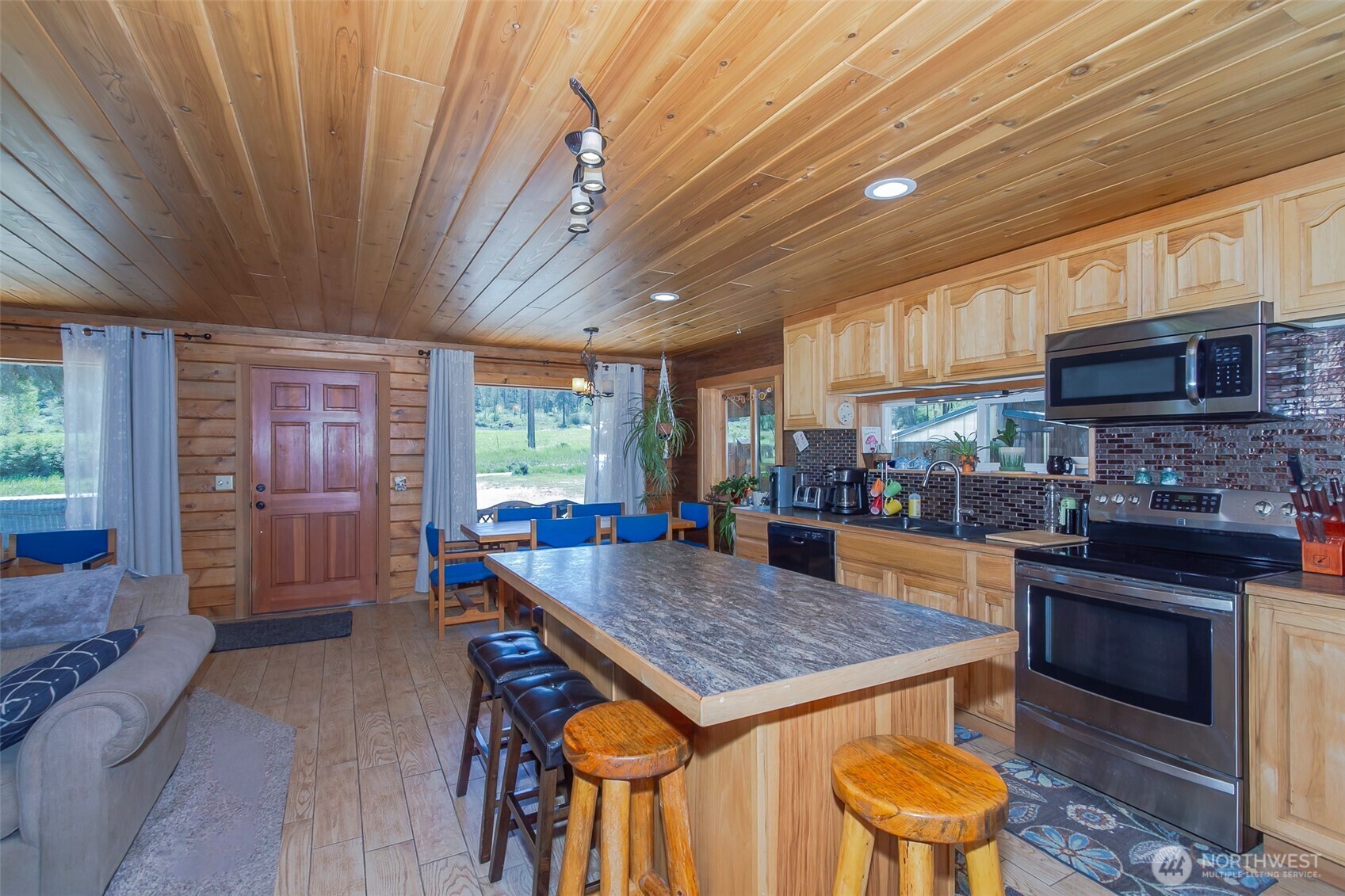 798 Barzee Road Property Photo 7