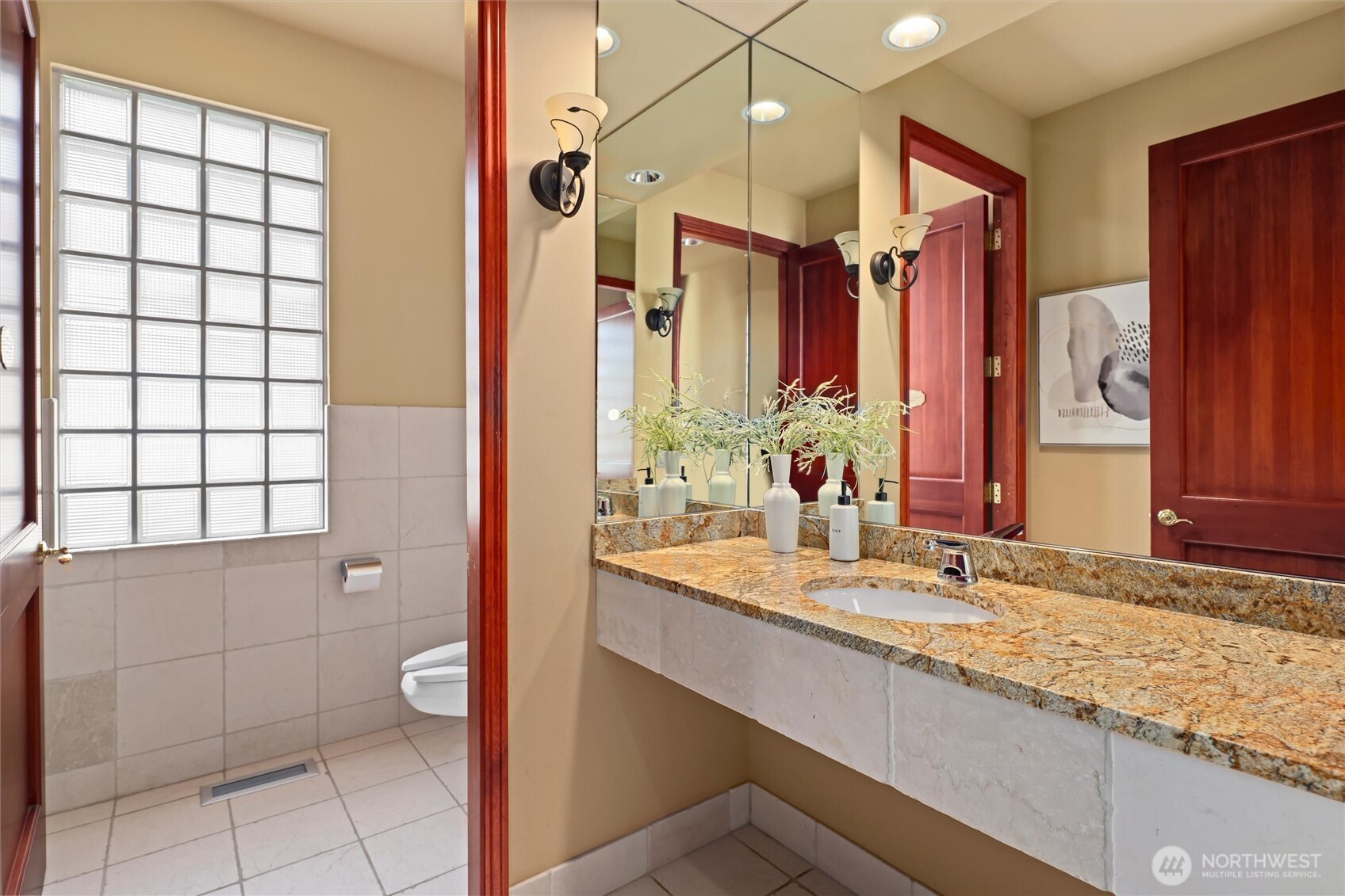 4701 Ne Shore Place Property Photo 25
