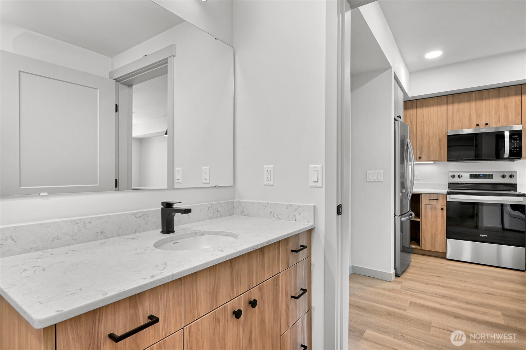 820 N State Street 608 Property Photo 10