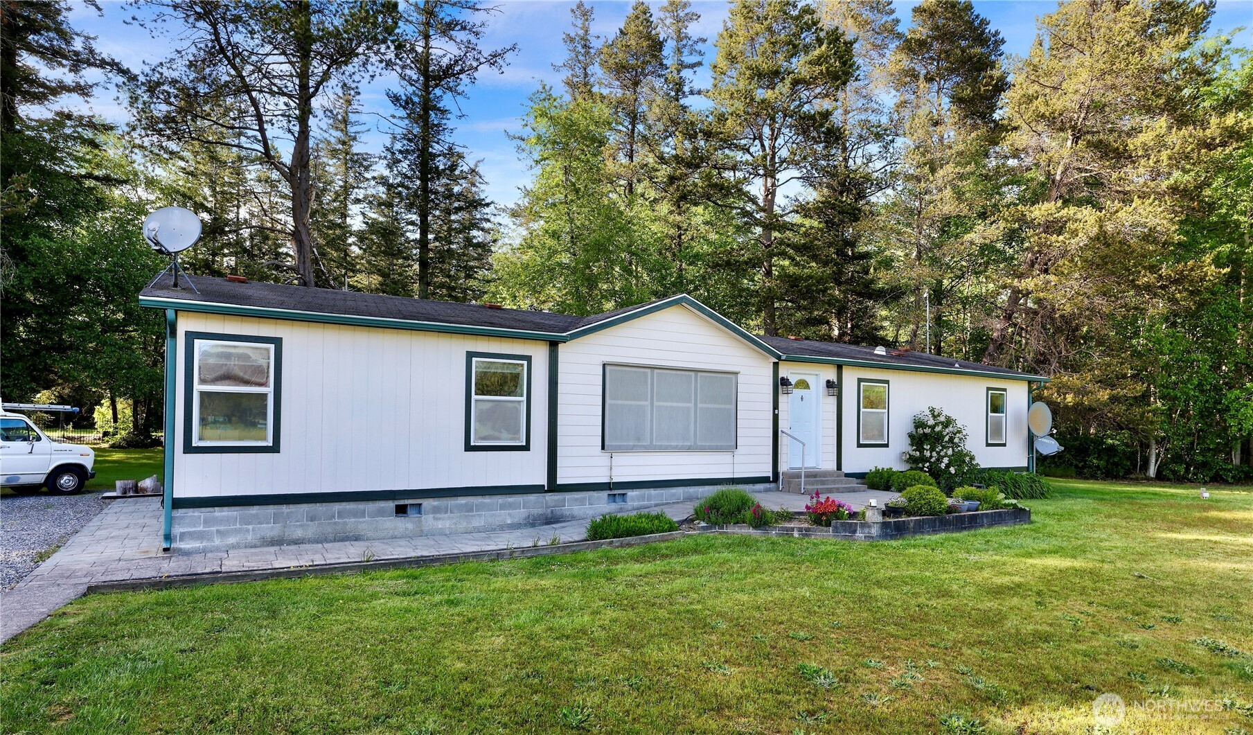 7928 Portal Way Property Photo 3