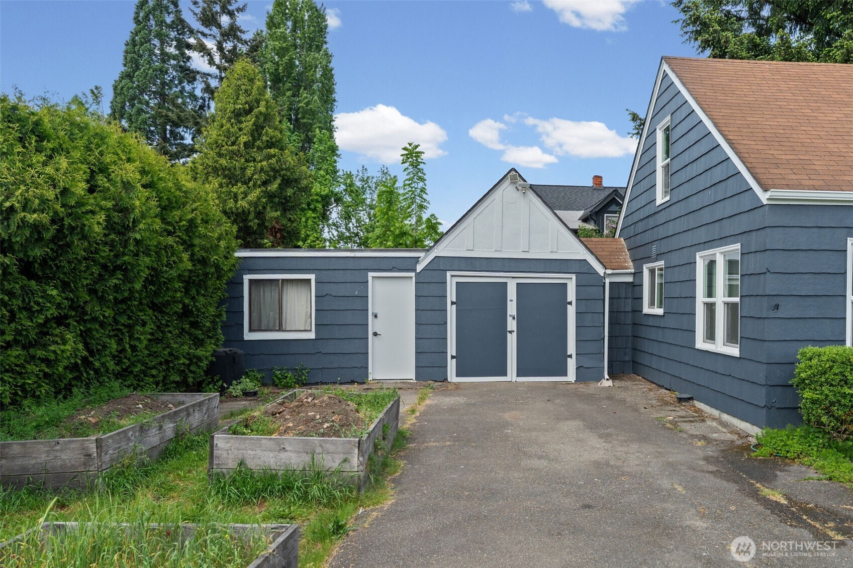 205 W Saar Street Property Photo 2