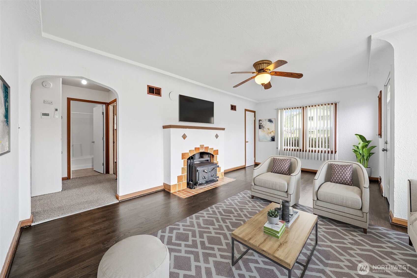 205 W Saar Street Property Photo 9