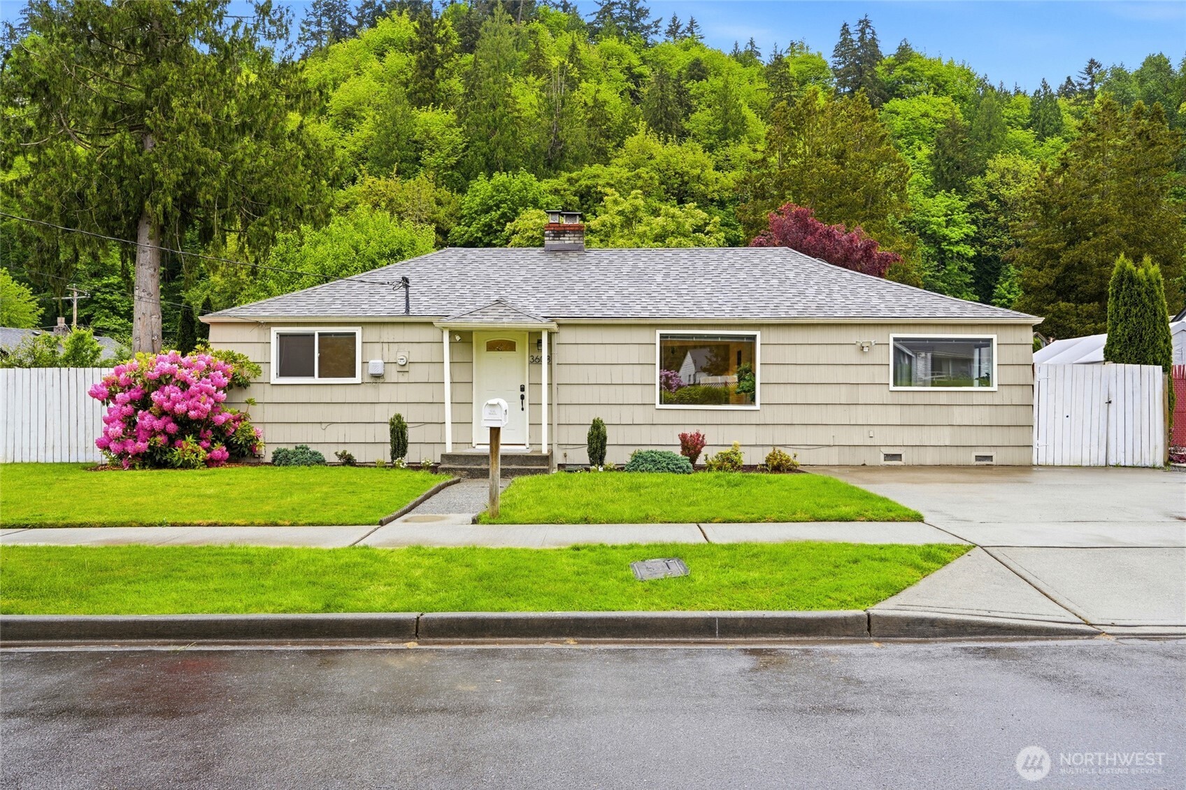3608 SE 5th Place Property Photo 1