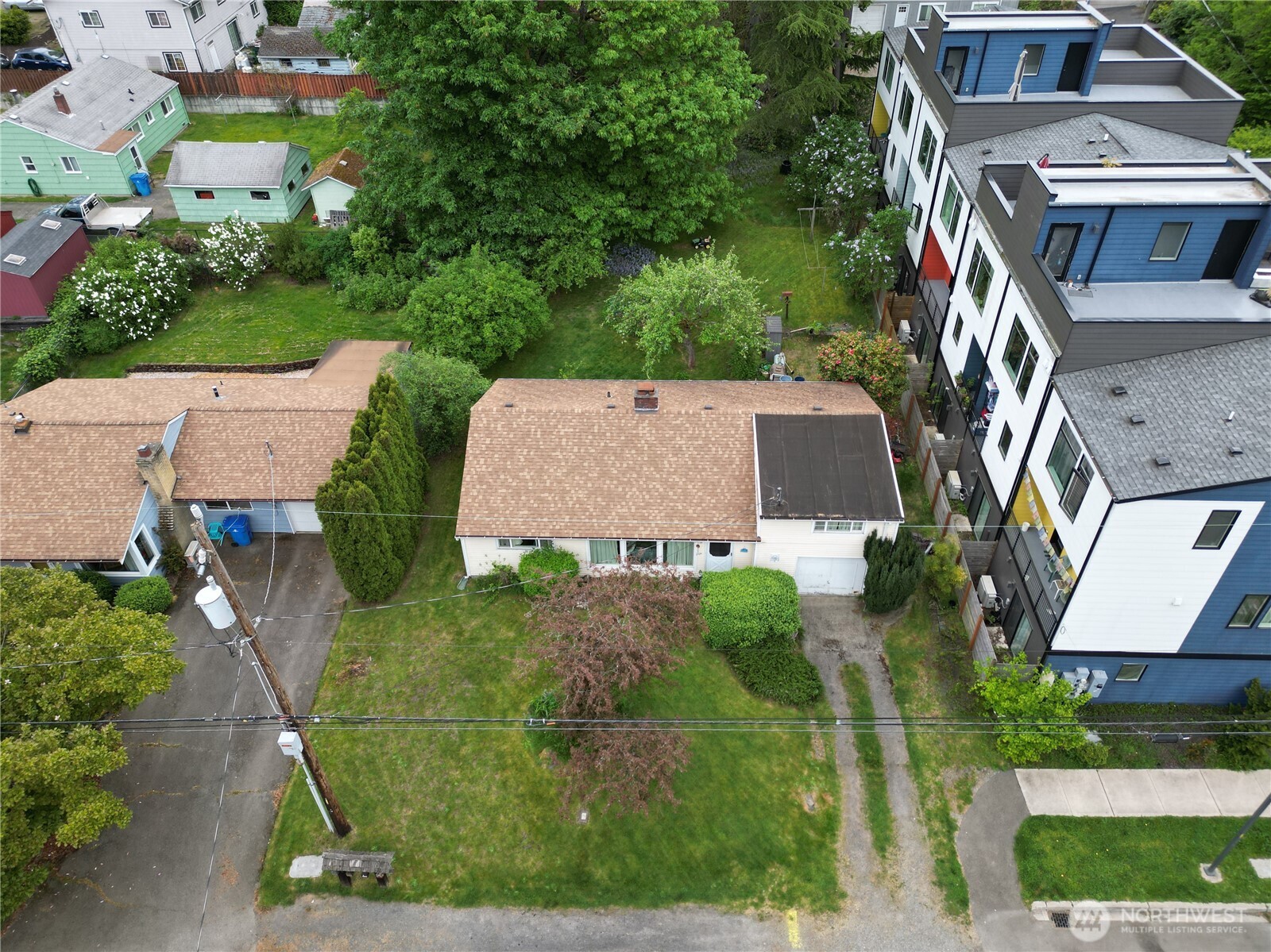 18034 10th Avenue Property Photo 4