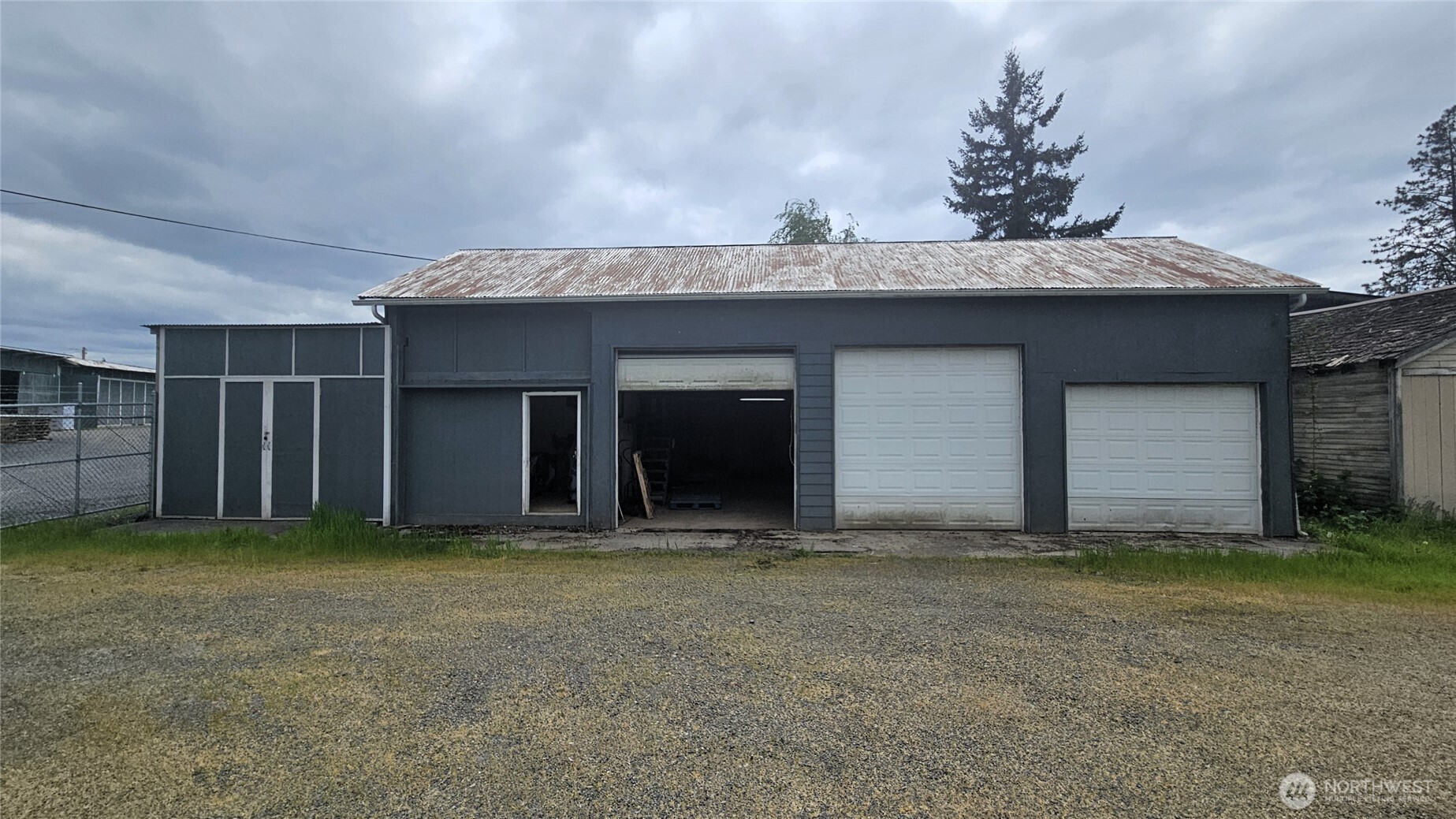 1975 S Market Boulevard Property Photo 3