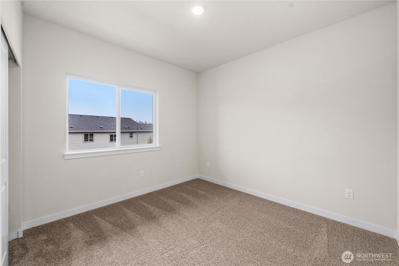 13910 208th Avenue Property Photo 3