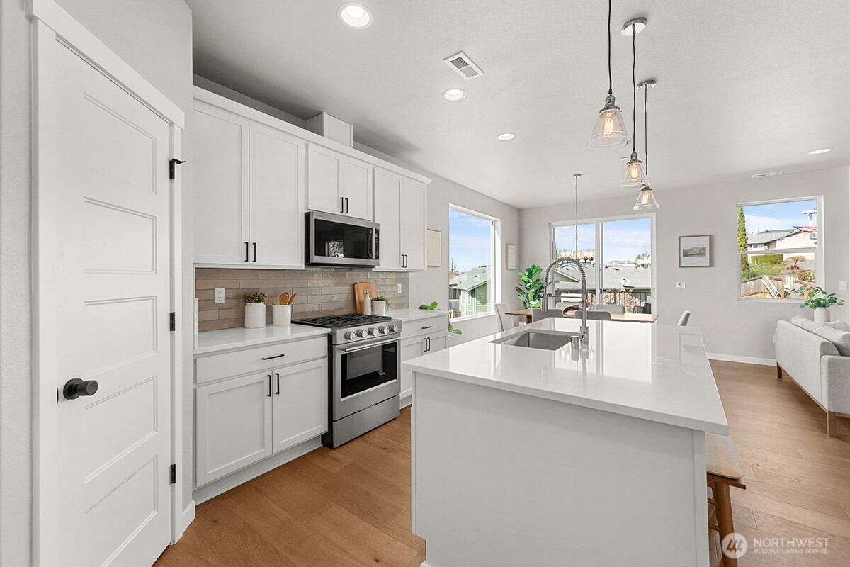8113 73rd Place Property Photo 8