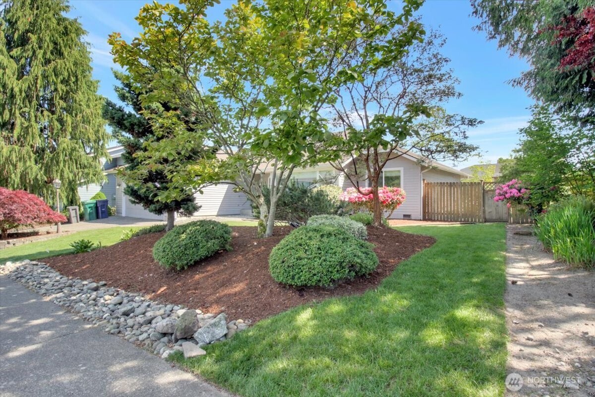 2928 209th Place Property Photo 3