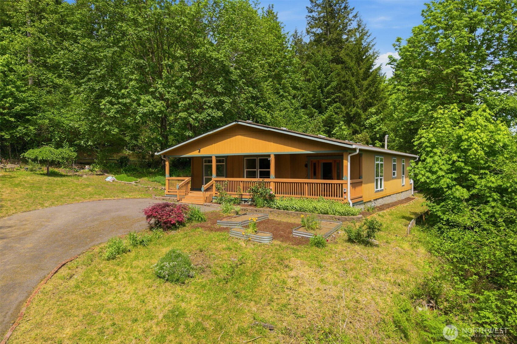 3939 Black Lake Boulevard Property Photo 4