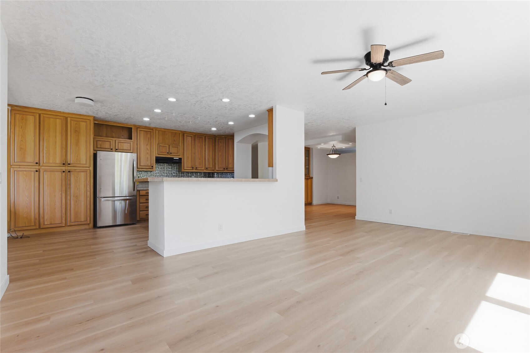 3939 Black Lake Boulevard Property Photo 9